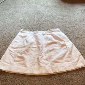 Cute white above knee skirt.